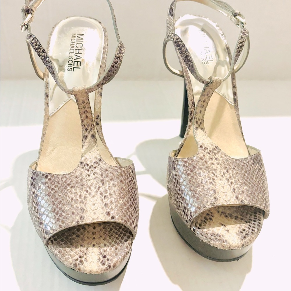 MICHAEL KORS Gray& Dark Sand Felicia T-Strap Sandals Size 9